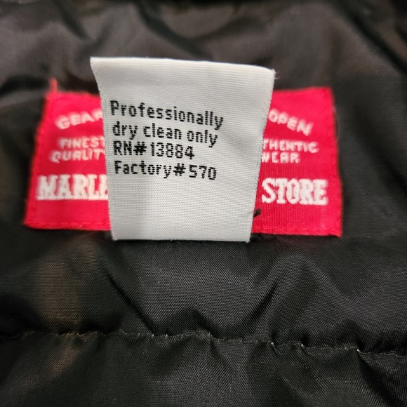 VTG 90s Marlboro Red Country Store Red Down Jacket Coat Logo Patch Size Medium - Picture 15 of 16